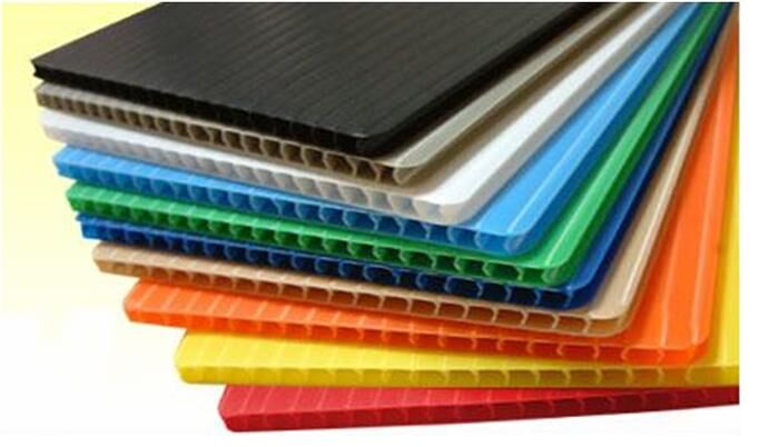 ฟิวเจอร์บอร์ดPP BOARD หรือ พลาสติกลูกฟูก ขนาด 130x245ซม. หนา 3 มม.